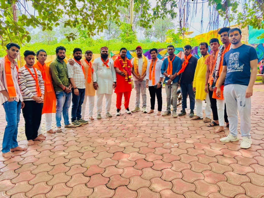 पीथमपुर से दिव्य कावड़ यात्रा रवाना, महाकालेश्वर तक युवाओं का भक्ति संकल्प 