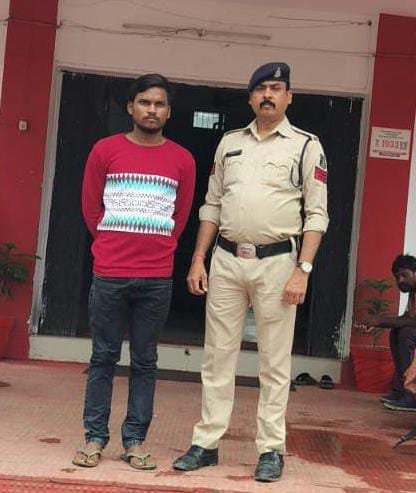 फर्जी तरीके से मोबाईल नंबर (सिम) जारी कर बिक्री करने वाला फरार आरोपी गिरफ्तार...