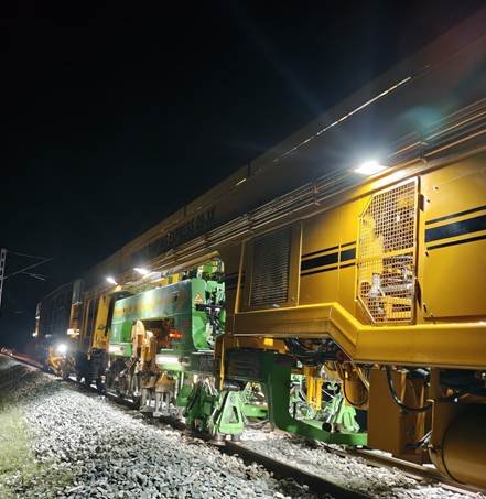 जम्मू-कश्मीर में रेल पटरियों और डिब्बों का तेजी ,यात्रियों के लिए सुरक्षित और सुगम यात्रा सुनिश्चित हुई है