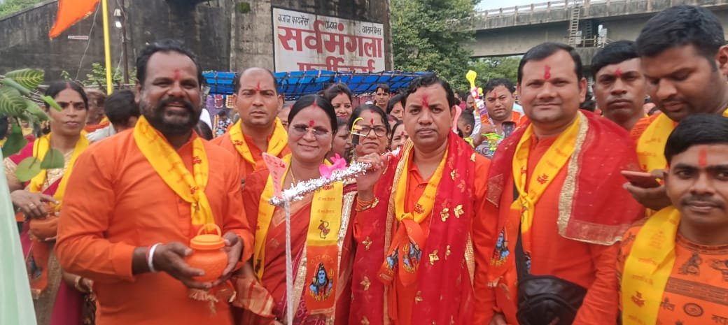 महापौर संजू देवी राजपूत और पार्षद नरेंद्र देवांगन सहित हजारों श्रद्धालुओं ने किया जलाभिषेक