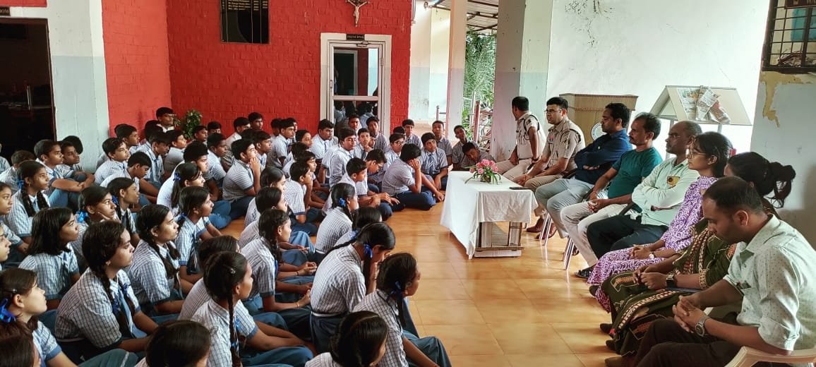 पामगढ़ क्षेत्र के ग्राम कुटराबोड़ के मथोर्मा स्कूल में यातायात/सायबर जाकरूकत कार्यक्रम का आयोजन किया गया