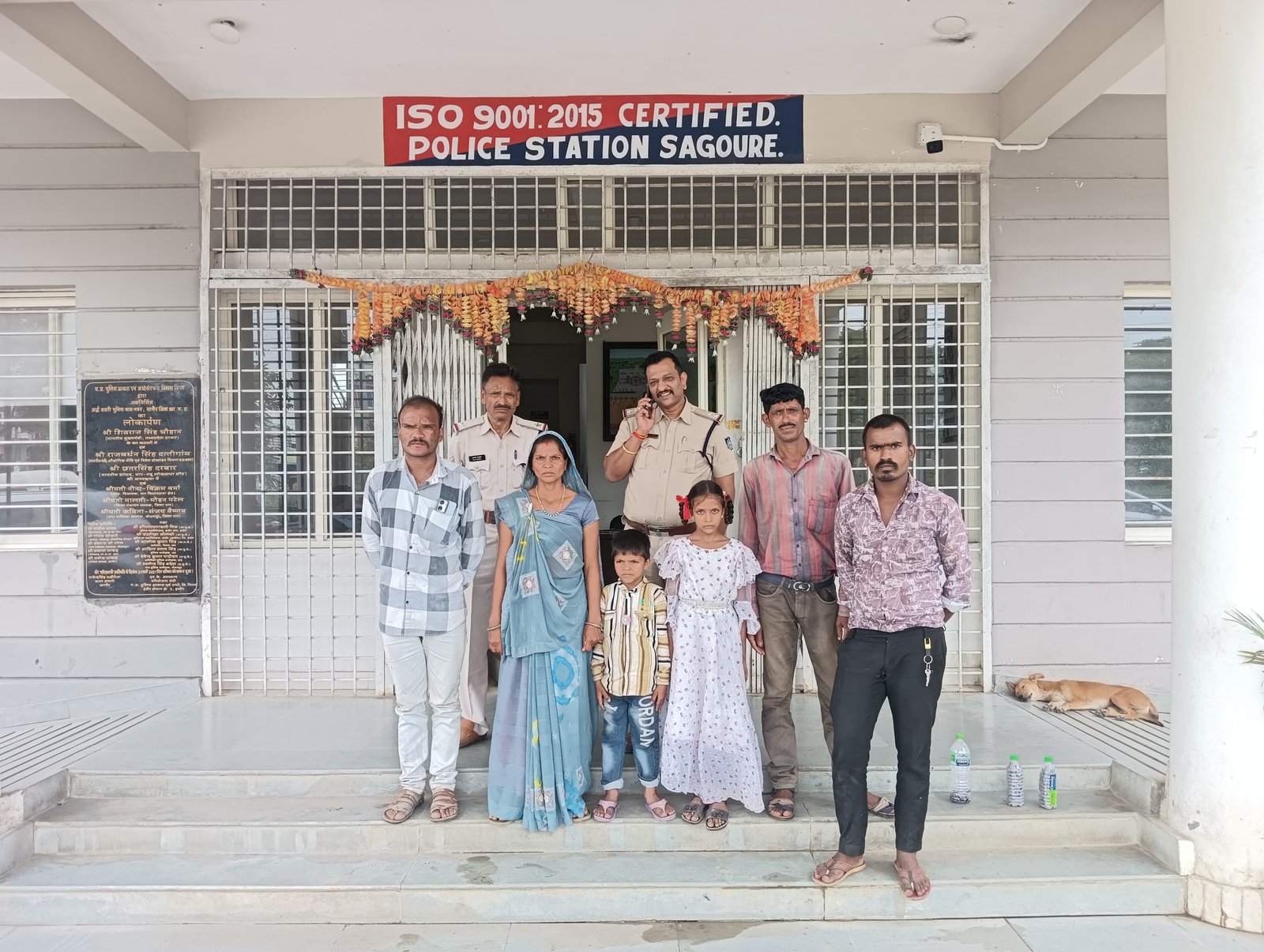  रास्ता भटके मासूम भाई-बहन को ग्रामीणों और पुलिस ने सुरक्षित पहुंचाया घर   