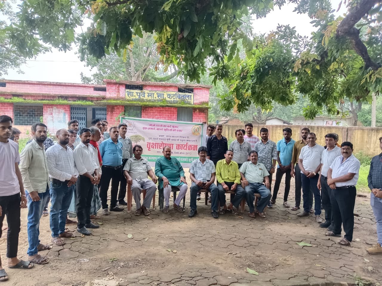 कटबितला में युवा आदर्श राजवाड़े कुर्मी समाज द्वारा वृक्षारोपण कार्यक्रम आयोजित