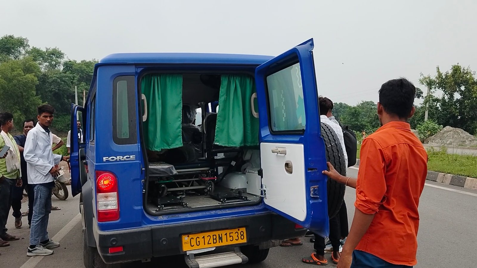 नेशनल हाईवे पर मड़वारानी के पास भीषण सड़क हादसा, बाइक सवार दंपति गंभीर रूप से घायल