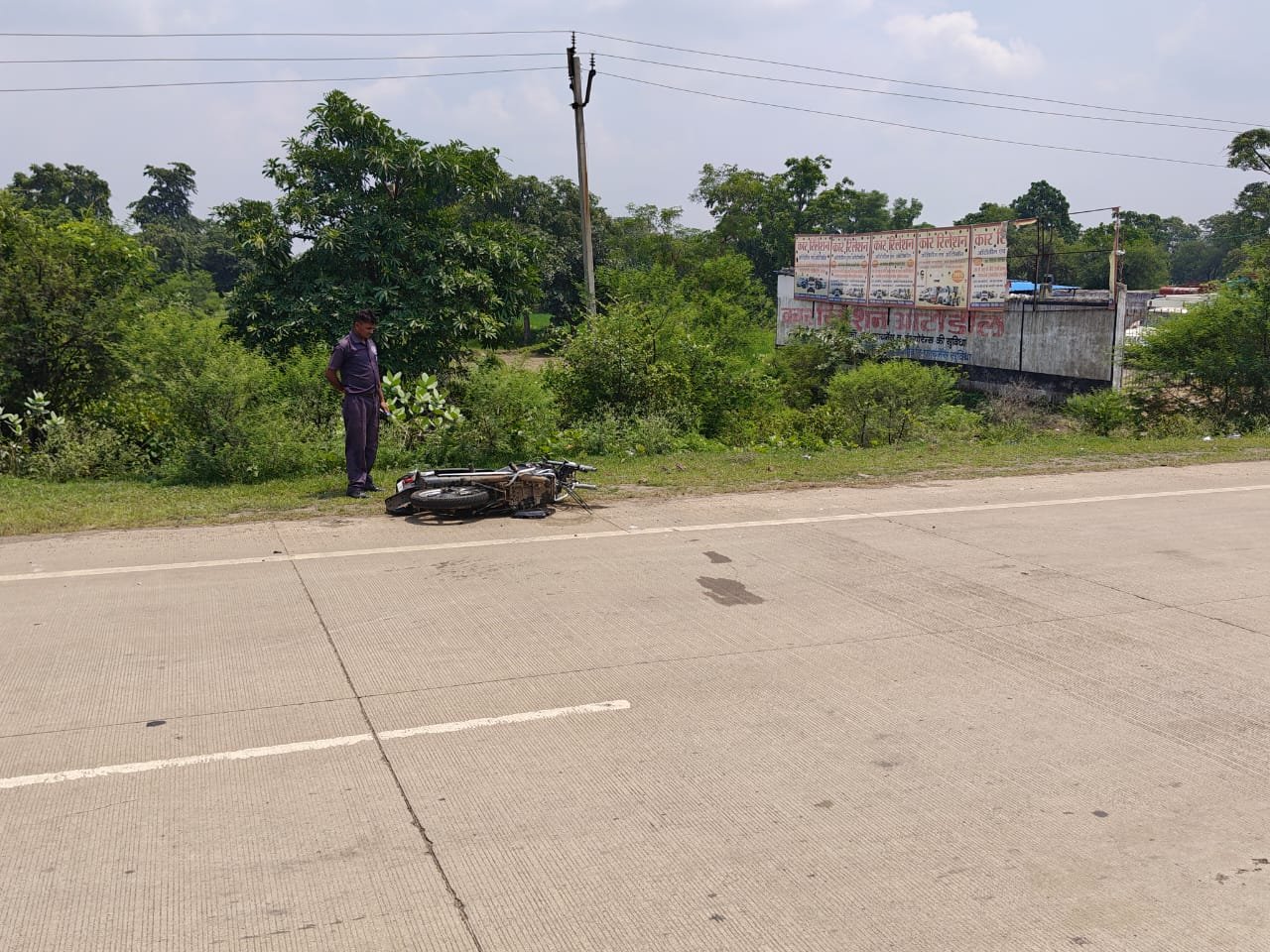 अकलतरा ओवरब्रिज पर सड़क हादसा नवविवाहिता की मौत, पति व देवर घायल