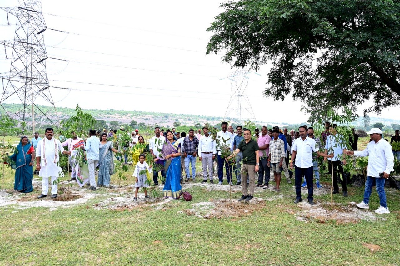 औराईकला में 25 हेक्टेयर जमीन पर ‘एक पेड़ माँ के नाम’ अभियान के तहत पौधरोपण