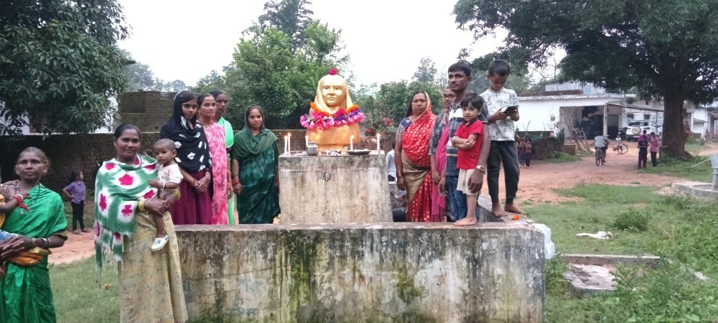 ग्राम कुसमा में सतनामी समाज ने ममतामयी मिनीमाता जी की 53वीं पुण्यतिथि पर दी श्रद्धांजलि