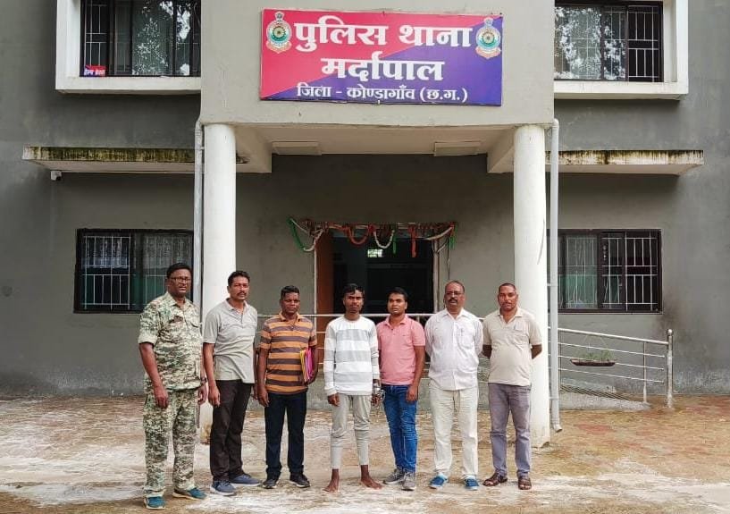 नाबालिक को बहला-फुसलाकर भगा ले जाने और दुष्कर्म करने के आरोप में आरोपी युवक को मर्दापाल थाना पुलिस ने किया गिरफ्तार