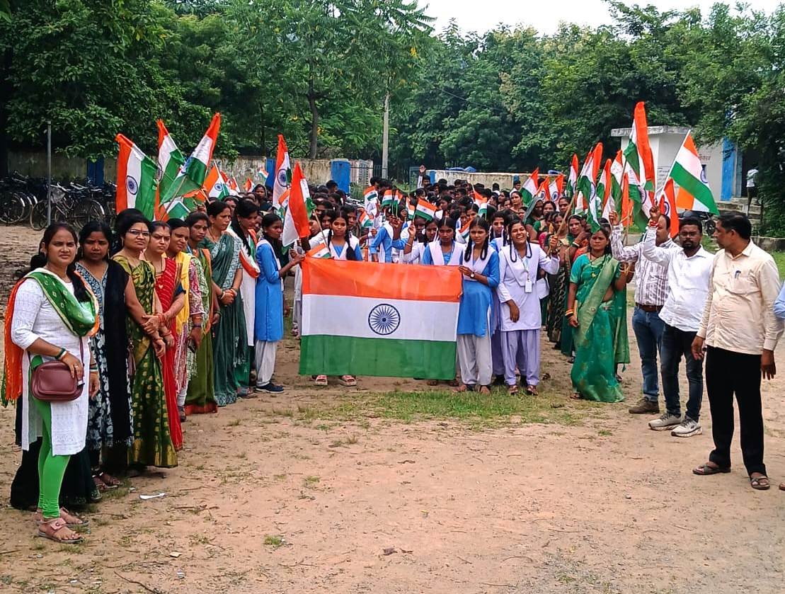 सिवनी च में आयोजित तिरंगा यात्रा में शामिल हुए कलेक्टर...