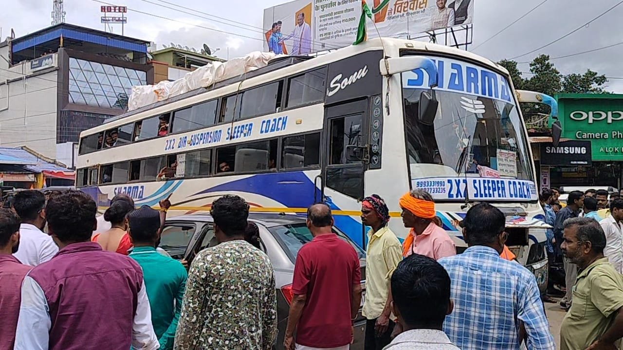 कोंडागांव में महिला यात्री से अभद्रता पर परिजनों ने किया हंगामा, बस संचालकों की लापरवाही फिर आई सामने