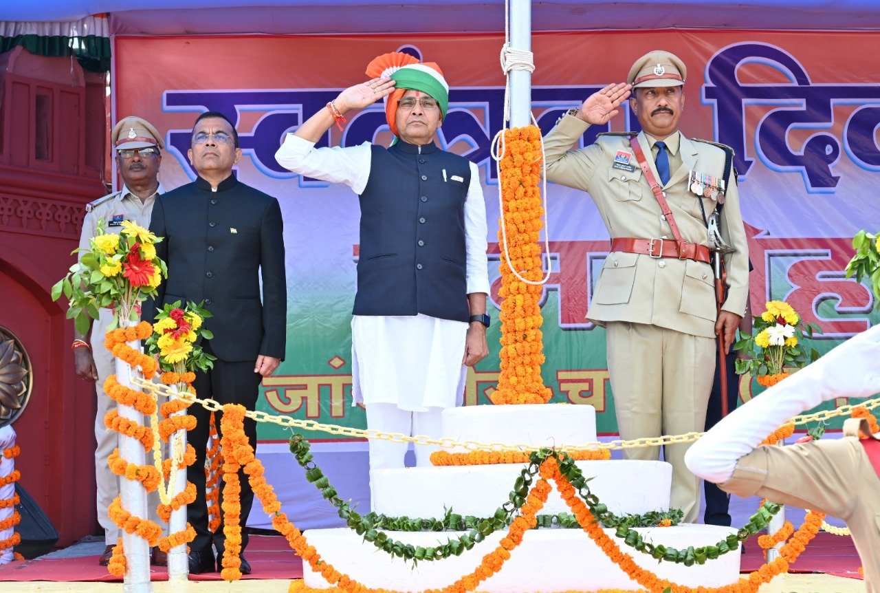 79 वें स्वतंत्रता दिवस के अवसर पर राजस्व एवं आपदा प्रबंधन और खेल एवं युवा कल्याण मंत्री टंक राम वर्मा ने किया ध्वजारोहण