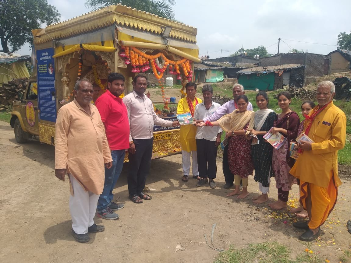 गायत्री तीर्थ शान्ति कुंज हरिद्वार द्वारा आयोजित राष्ट्र जागरण ज्योति कलश रथ यात्रा मोटा धमनिया पहुंची हुआ भव्य स्वागत