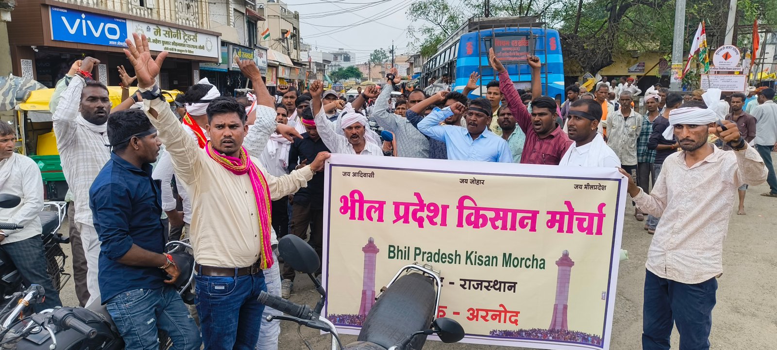 खाद की कालाबाजारी बंद करने व फसल बीमा की राशि का समय पर भुगतान करने को लेकर सौपा ज्ञापन 