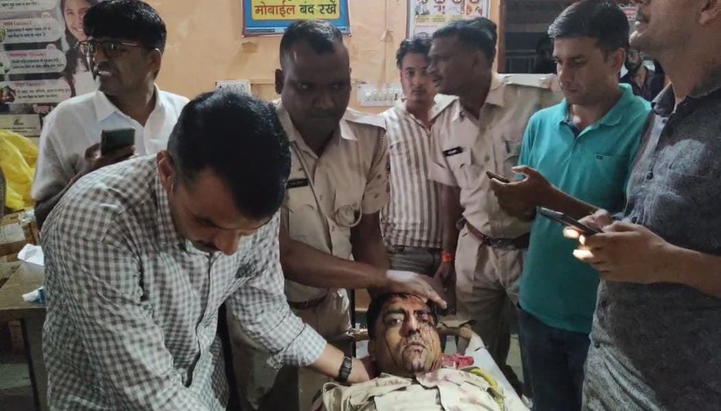 युवक की मौत के 12वें दिन के कार्यक्रम में हंगामा, पुलिस पर हमला, तीन जवान घायल