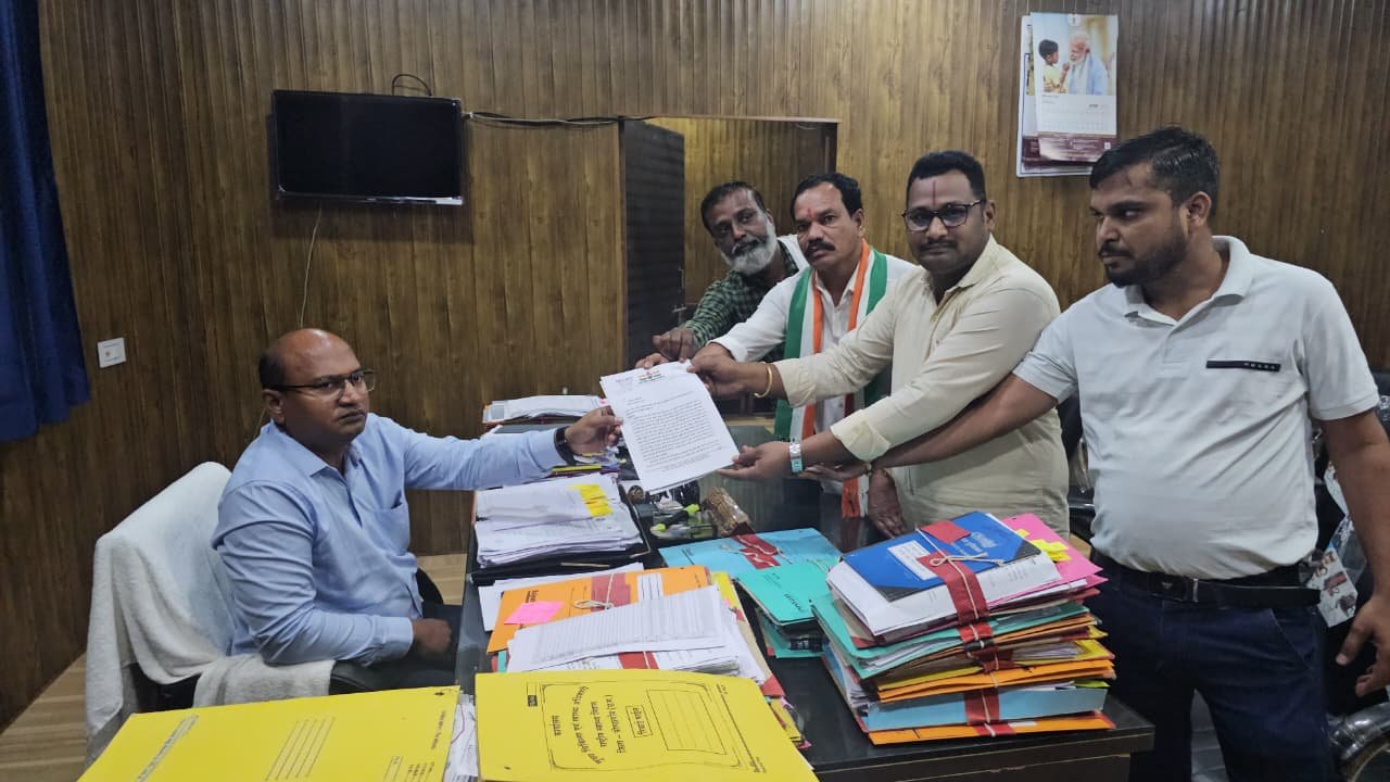 कोंडागांव में प्राइवेट स्कूलों की मनमानी फीस वसूली पर कांग्रेस का विरोध, कलेक्टर के नाम सौंपा ज्ञापन,  सरस्वती शिशु मंदिर पर लगाया गैरकानूनी फीस वसूली का आरोप