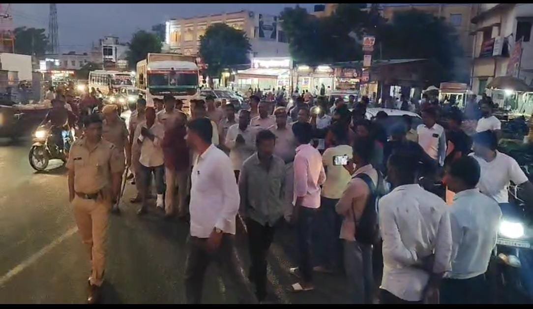 कोटड़ी पुलिस जाप्ते पर हमले के आरोपियों का शहर में निकाला पैदल मार्च पुलिस ने दिखाया सख्त रुख