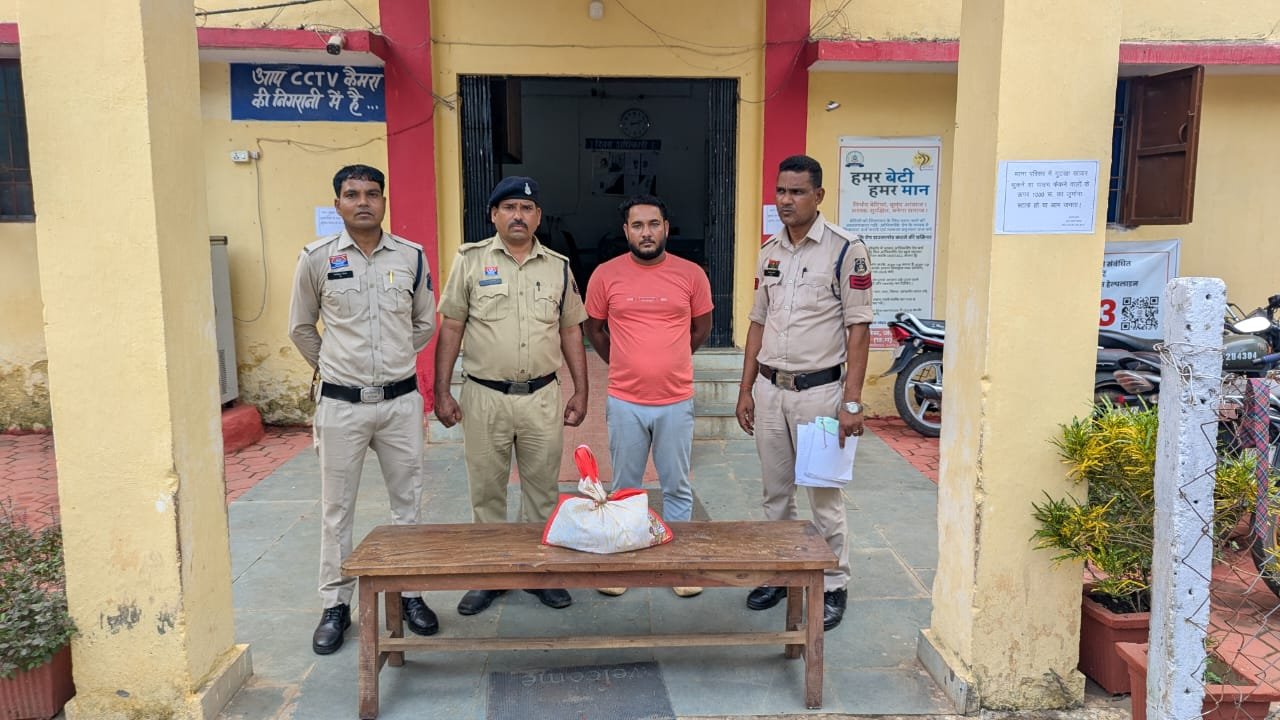 पामगढ़ पुलिस की त्वरित कार्रवाई, 06 लीटर अवैध महुआ शराब के साथ आरोपी गिरफ्तार