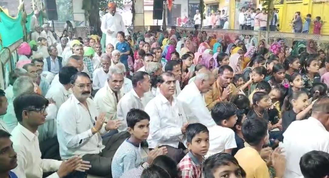 चकुंडा में चल रही श्रीमद्भागवत कथा का घूमधाम से हुआ समापन,नम आँखों से दी भाव भीनी विदाई 