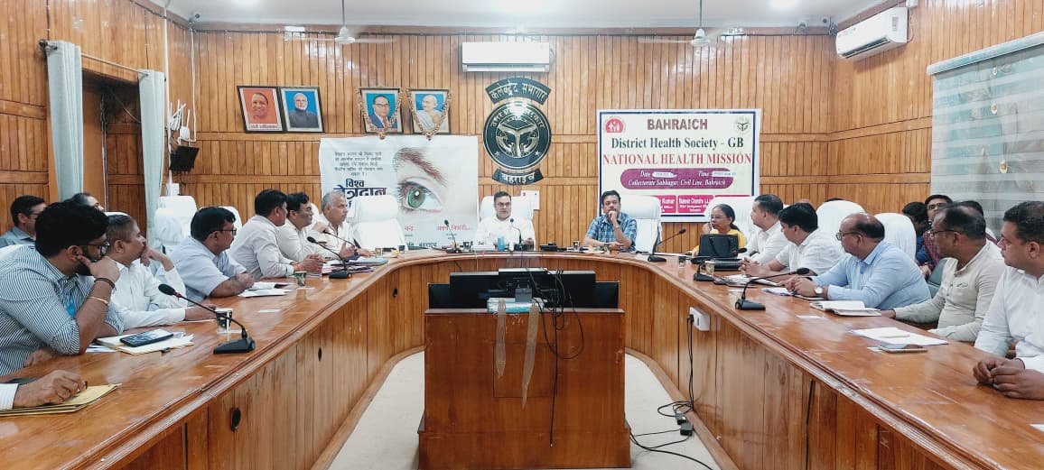 DM की अध्यक्षता में सम्पन्न हुई जिला स्वास्थ्य समिति की बैठक