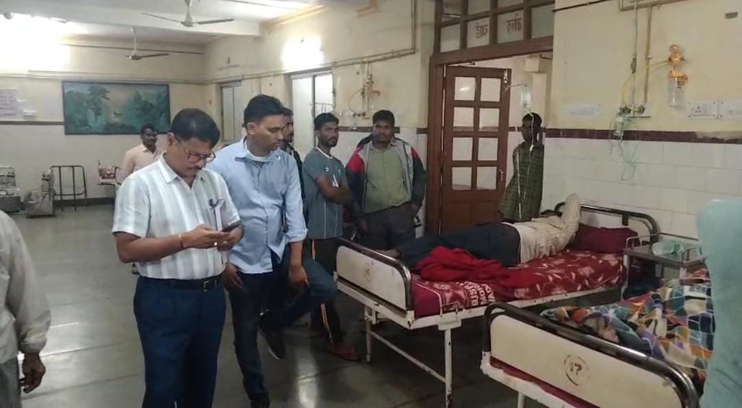 सालमगढ़ थाना क्षेत्र के मऊ खेड़ा में एक ही परिवार के सात लोग अचेत, जिला अस्पताल रेफर