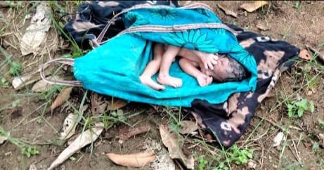 मां की ममता हुई शर्मशार,झाड़ियो के बीच झोले में मिला नवजात शिशु ग्रामीणों ने डायल 112 के मदद से भेजा सरकारी अस्पताल