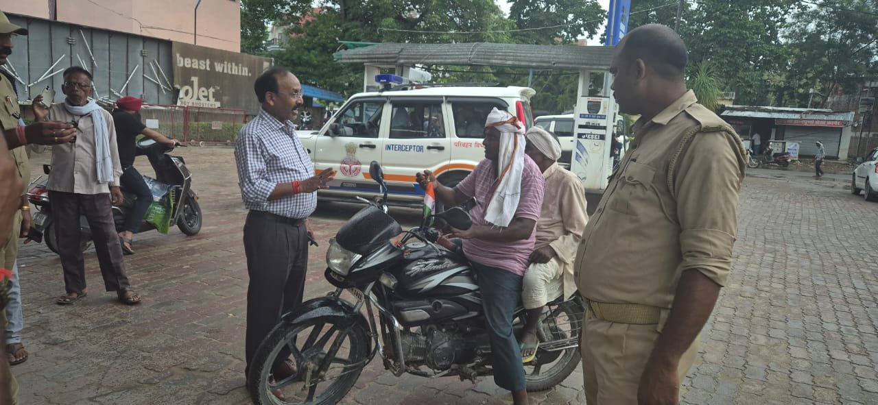 नो हेल्मेट नो फ्यूल’’ रणनीति पर जनपद में सख्ती से होगा अमल  01 से 30 सितम्बर तक जनपद में संचालित होगा अभियान