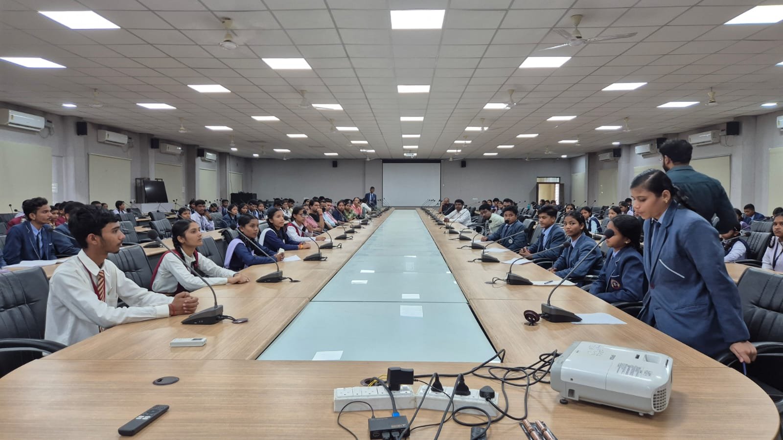 जिला स्तरीय वाद-विवाद प्रतियोगिता संपन्न, माकड़ी विकासखंड की सेजेस टीम ने मारी बाज़ी