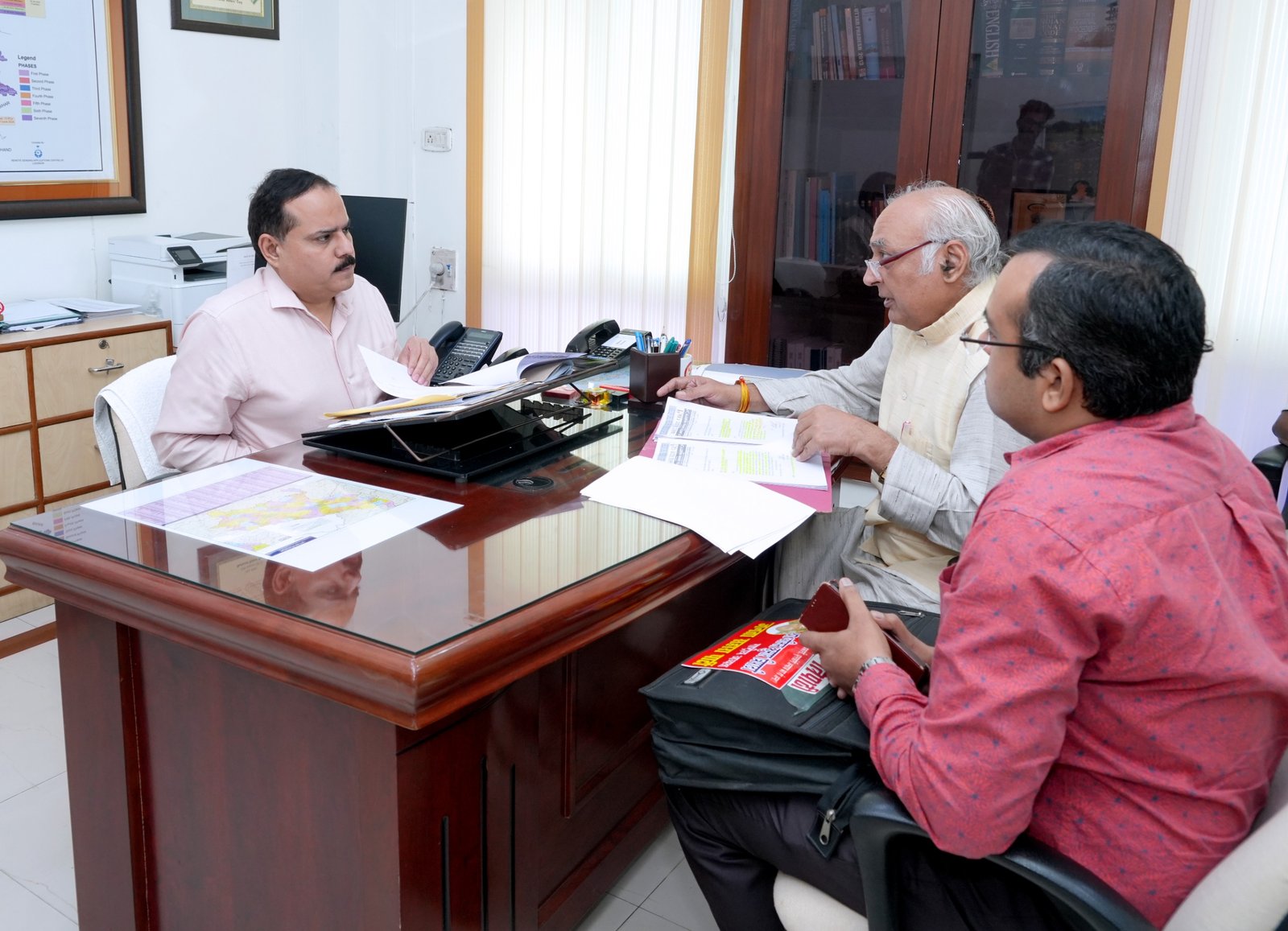 चुनाव न लड़ने वाले पंजीकृत राजनैतिक दलों की मुख्य निर्वाचन अधिकारी ने की सुनवाई  सुनवाई में 51 पंजीकृत राजनैतिक दलों में से 17 राजनैतिक दल रहे उपस्थित 