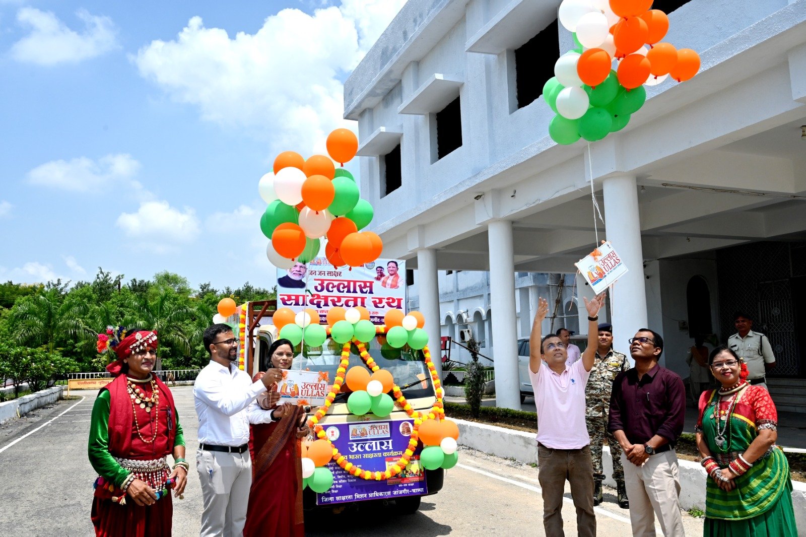 छत्तीसगढ़ रजत जयंती महोत्सव के अवसर पर उल्लास साक्षरता रथ को कलेक्टर ने हरी झंडी दिखाकर किया रवाना...