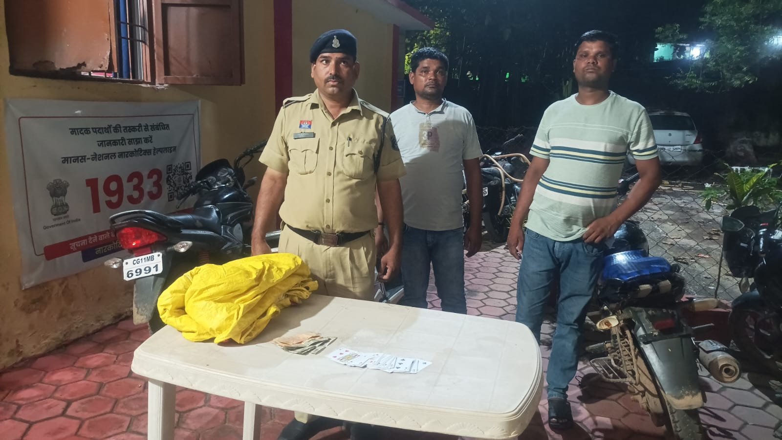 जुआ खेल रहे 02 जुआड़ी गिरफ्तार