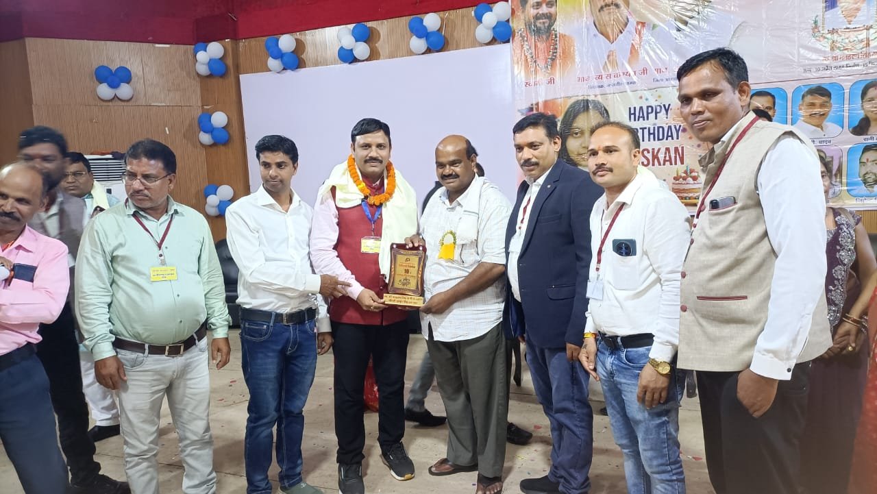 रायपुर जिले के युवा स्टेट हेड अजीत यादव को मिला ‘बेस्ट स्टेट हेड उत्कृष्ट पत्रकारिता’ सम्मान