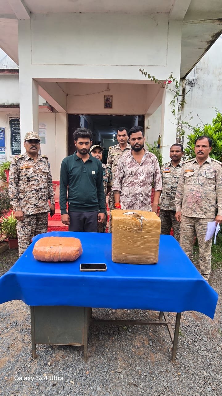 कोण्डागांव पुलिस की बड़ी कार्यवाही – गांजा तस्करी करते दो आरोपी गिरफ्तार, 14 किलो से अधिक गांजा और कार जप्त