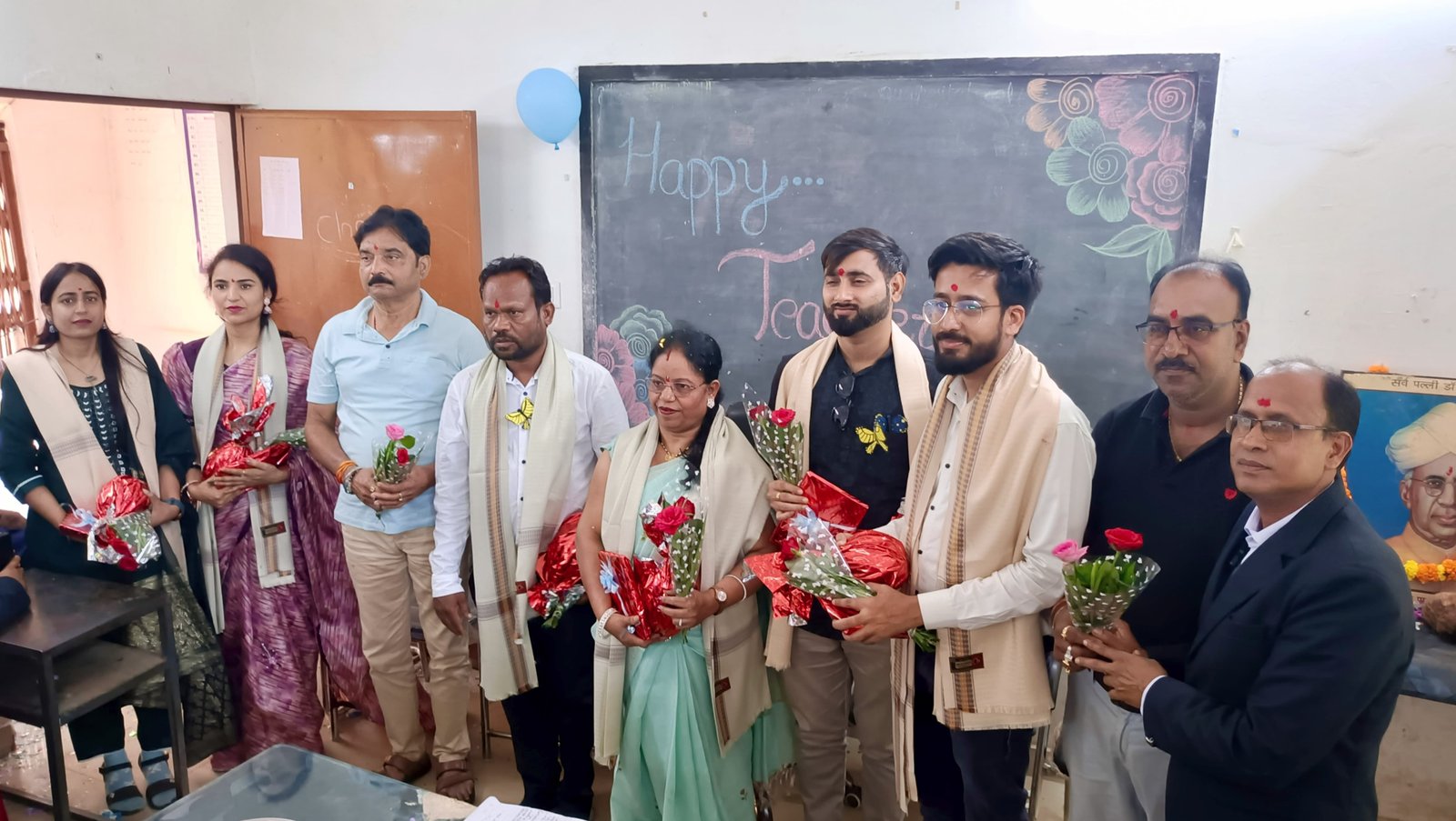 शिक्षक दिवस पर ब्लॉक कॉलोनी अंग्रेजी माध्यम शाला में शिक्षकों का सम्मान, छात्र-छात्राओं ने दिया नेवता भोज