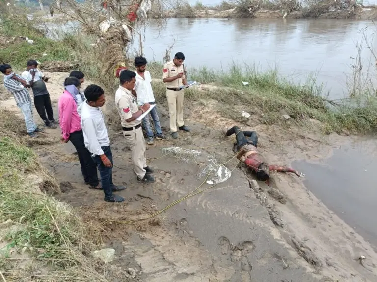 अज्ञात शव को बेटा मान रो रो हुए बेहोस, आधी रात जब दिखा बेटा आया होश में होश