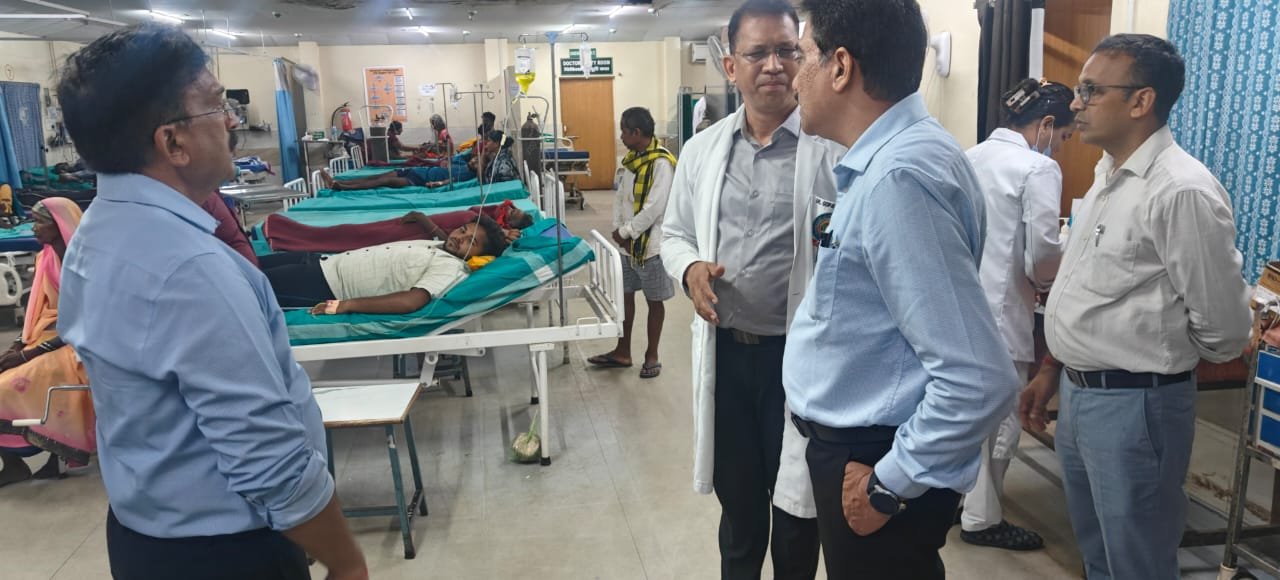 कोरबा में संभागायुक्त का निरीक्षण, मेडिकल कॉलेज निर्माण और स्वास्थ्य सेवाओं पर दिया जोर