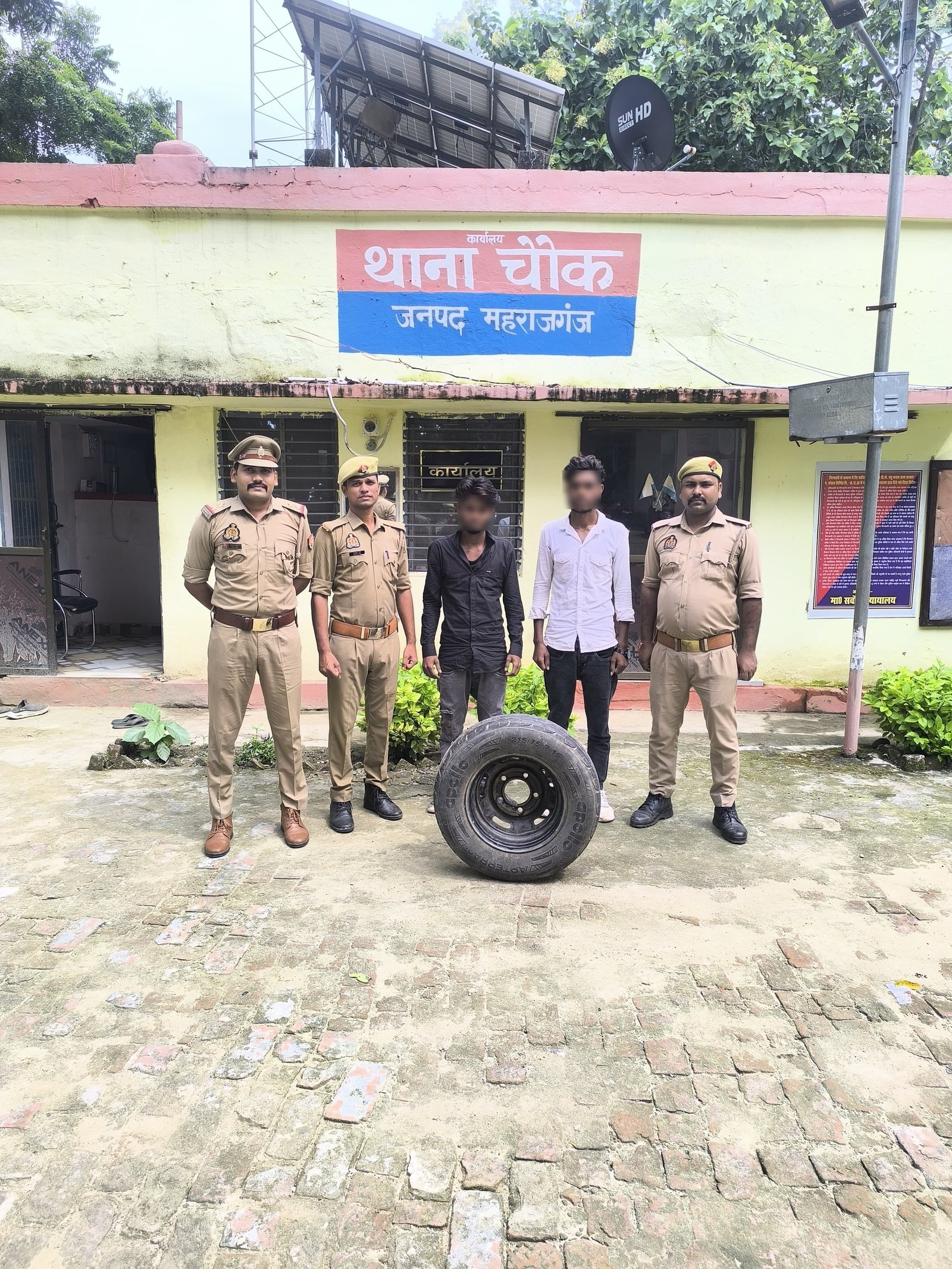 ब्रेकिंग न्यूज उत्तर प्रदेश महराजगंज  थाना चौक पुलिस द्वारा 02 नफर वाछित अभियुक्तगण को किया गया गिरफ्तार
