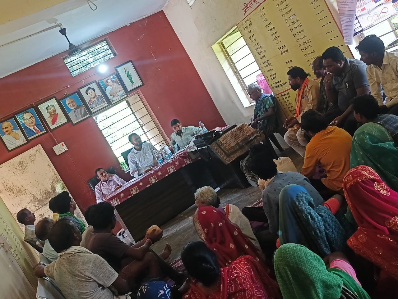 प्रधानमंत्री आवास योजना ग्रामीण: सीईओ वैभव कौशिक ने जोगीपाली में की हितग्राहियों से चर्चा