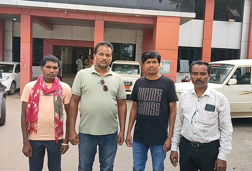 कोंडागांव में सब्जी मंडी की मांग को लेकर किसानों ने कलेक्टर को सौंपा ज्ञापन