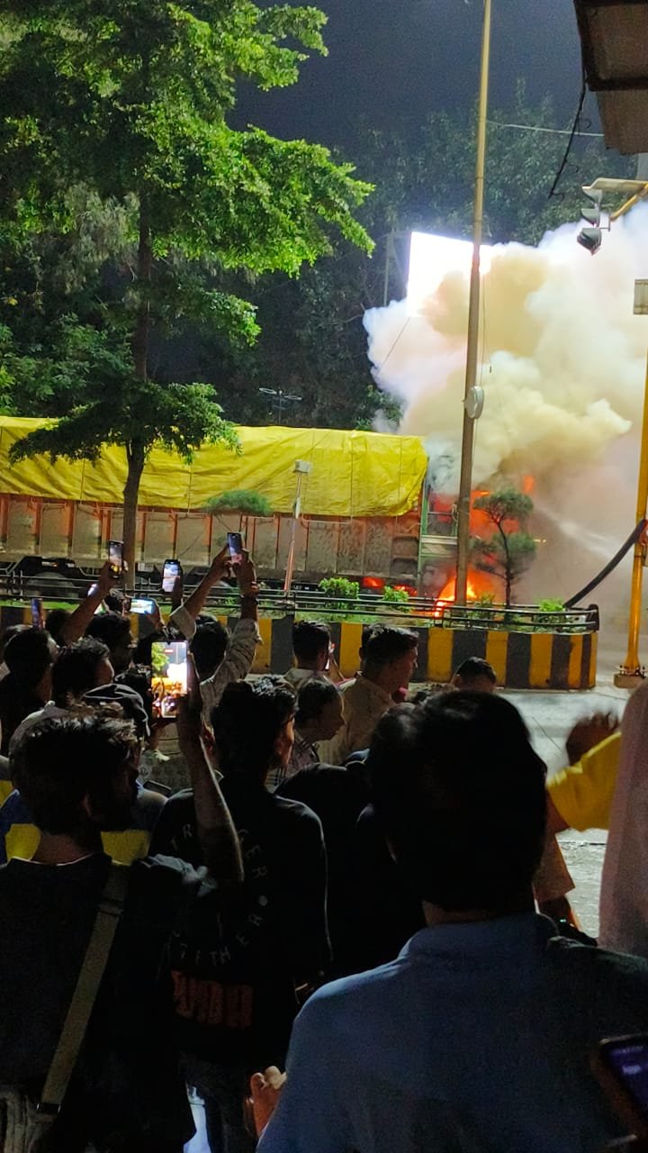 इंदौर में एयरपोर्ट रोड पर दर्दनाक हादसा, ट्रक ने कई राहगीरों को कुचला