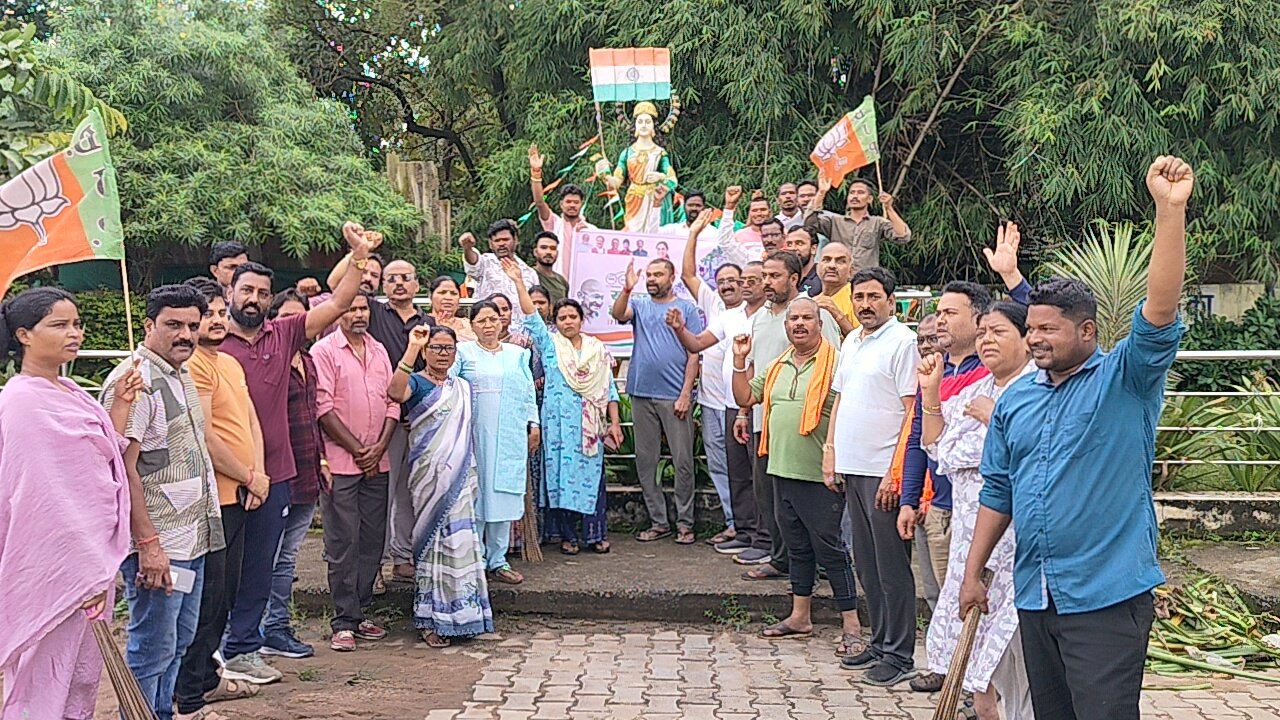 प्रधानमंत्री नरेंद्र मोदी के जन्मदिवस पर भाजपा ने चलाया स्वच्छता अभियान, रक्तदान व पौधारोपण कार्यक्रम भी आयोजित