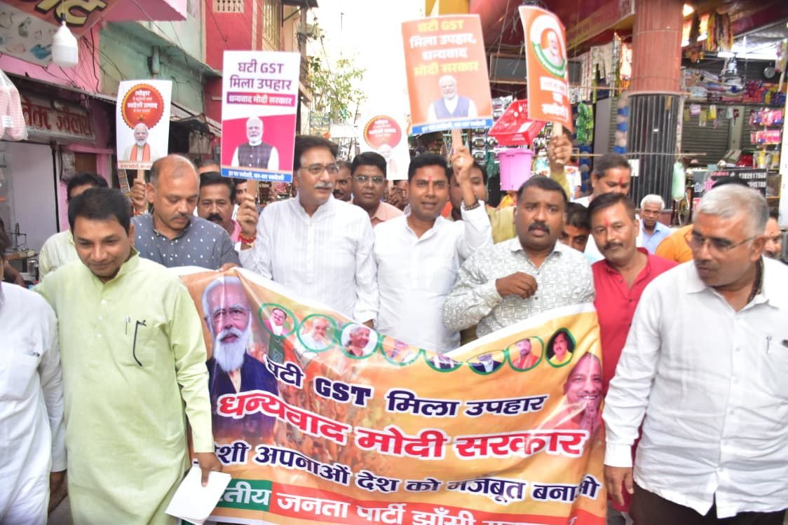 जीएसटी सुधारों के फायदे बताने बाजार में उतरे सांसद अनुराग शर्मा,स्वदेशी उत्पादों को बढ़ावा देने हेतु चलाया जागरूकता अभियान