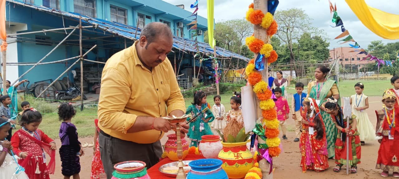 श्री हरकिशन पब्लिक हायर सेकेंडरी स्कूल में रंग, संस्कृति और सृजनशीलता के साथ मनाया गया नवरात्रि उत्सव