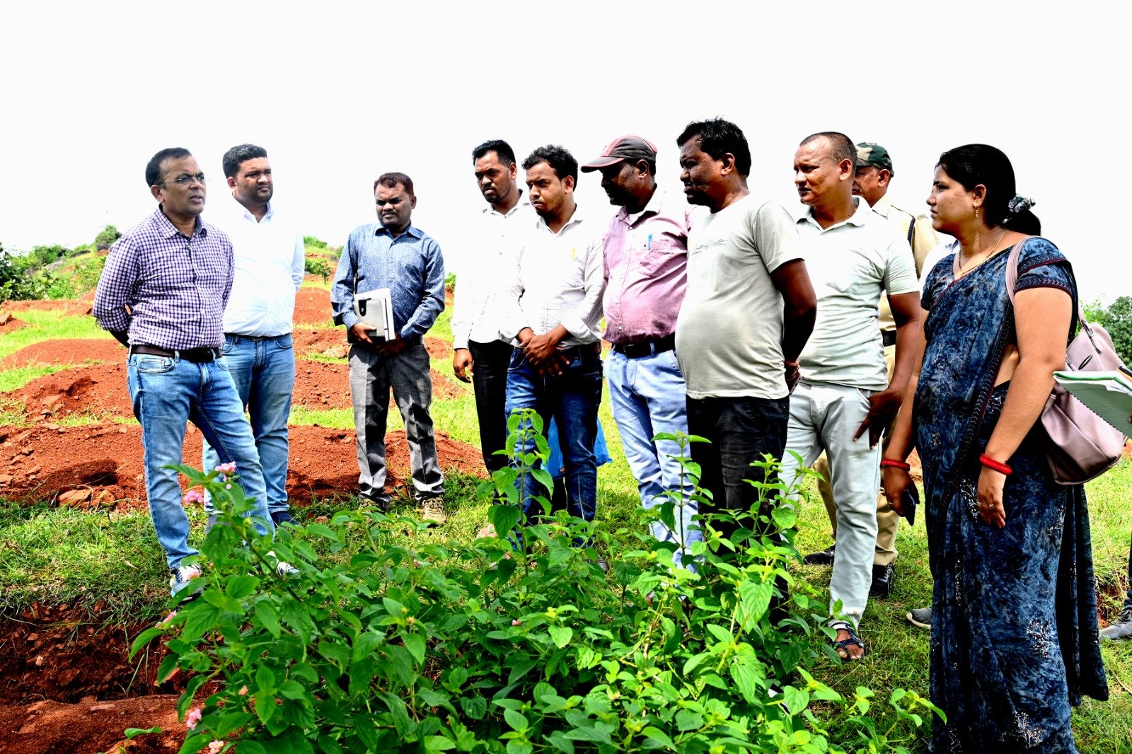 कलेक्टर जन्मेजय महोबे का सघन निरीक्षण