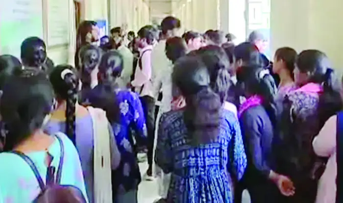 रायगढ़ शासकीय किरोड़ीमल कॉलेज में अव्यवस्था को लेकर एबीवीपी का उग्र आंदोलन