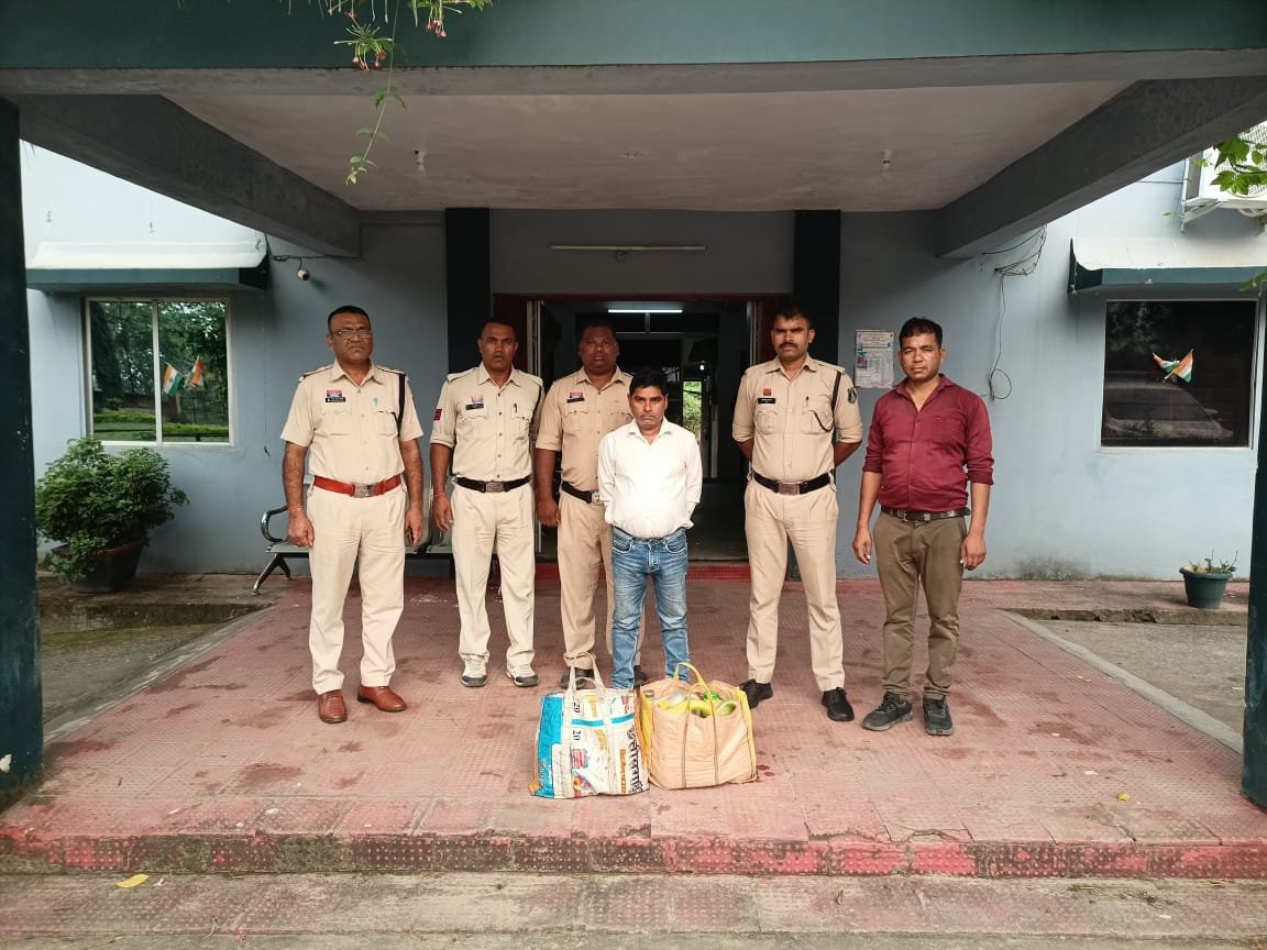 अवैध कच्ची महुआ शराब पर उरगा पुलिस की बड़ी कार्यवाही — 30 लीटर शराब जप्त, एक आरोपी गिरफ्तार