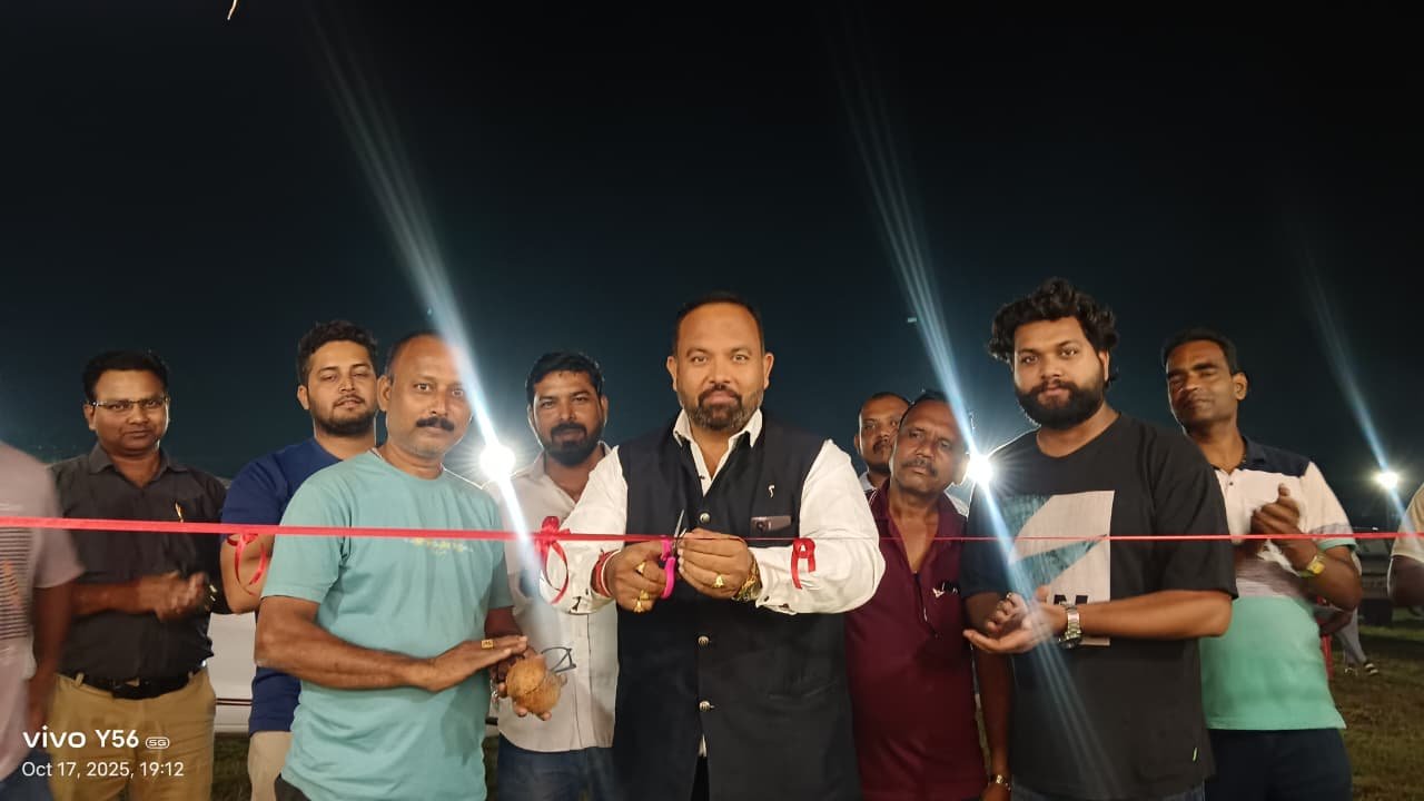 बांकीमोंगरा के गजरा मैदान में फटाका दुकान का भव्य शुभारंभ, प्रदेश कोषाध्यक्ष विकास झा ने दी शुभकामनाएं