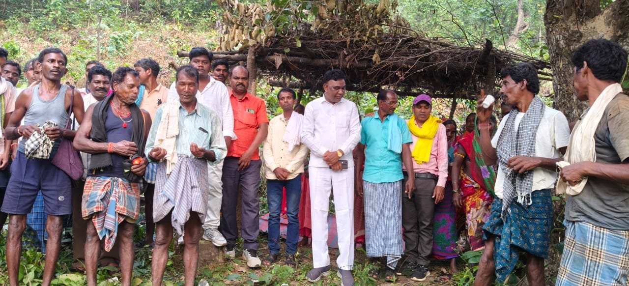 वनांचल क्षेत्र में पहुंचे विधायक फूल सिंह राठिया, पहाड़ी रास्तों और घने जंगलों के बीच  5 किलोमीटर पैदल चलकर सुनी ग्रामीणों की समस्याएं