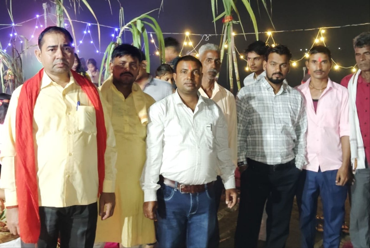 उत्तर प्रदेश महराजगंज में ग्राम सभा सुकरौली उर्फ सूर्यपुरा में छठ महापर्व संपन्न, हुआ श्रद्धालुओं ने उगते सूर्य को अर्घ्य 