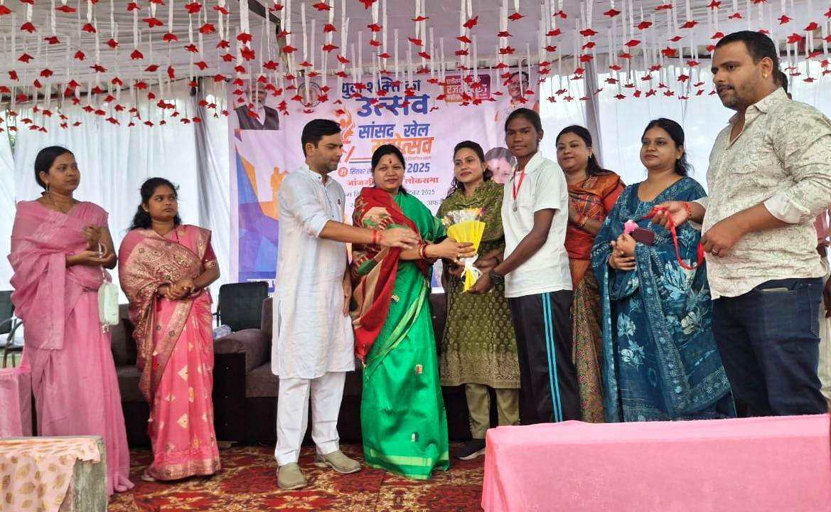 विकासखण्ड बम्हनीडीह में हुआ विकासखण्ड स्तरीय सांसद खेल महोत्सव का आयोजन...