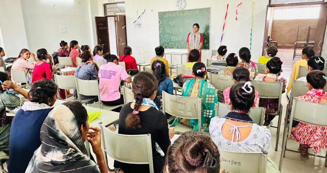 भगवान बिरसा मुंडा की 150वीं जयंती के अवसर पर जिले के महाविद्यालयों में भाषण, निबंध एवं पोस्टर प्रतियोगिताओं का हुआ आयोजन